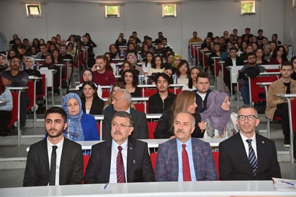 Başkan Genç, öğrencilerle bir araya geldi