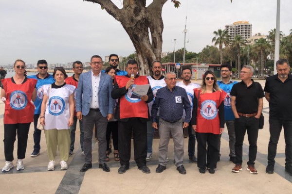 Mersin'de eğitim çalışanları ‘şiddette hayır’ eylemi düzenledi