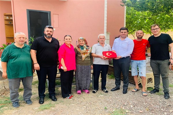 İzmit Belediyesi'nden Kandıra’daki gazi ve şehit yakını ailelerine ziyaret<