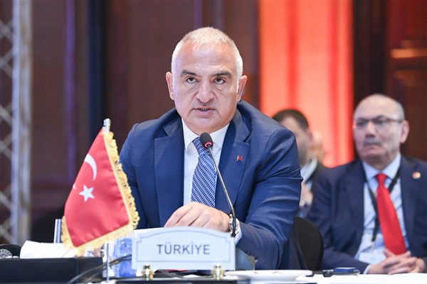 Bakan Ersoy, Gelişen 8 Ülke Teşkilatı'nın 4. Turizm Bakanları Toplantısı’na katıldı 