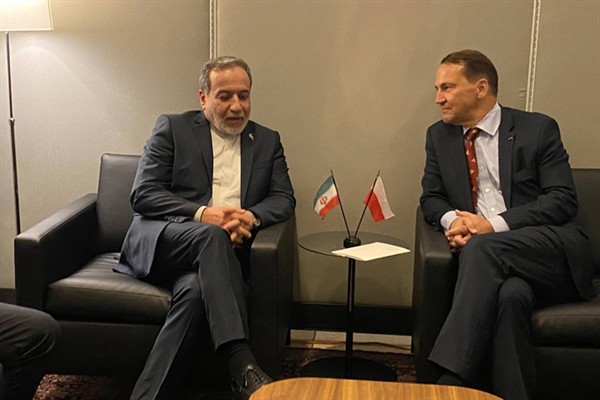 Araghchi, Polonyalı mevkidaşı Sikorski ile görüştü<