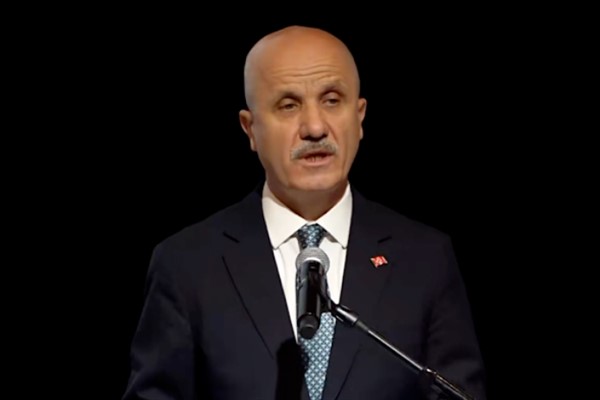 Özvar: Üniversitelerin sorumluluğu bilimsel bilgi üretmekle sınırlı değil<