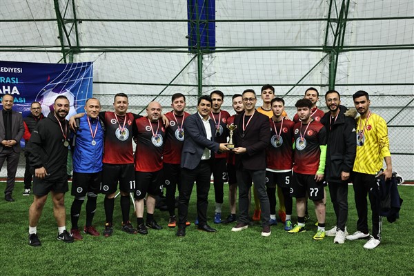 Kütahya'da Birimler Arası Halı Saha Futbol Turnuvası tamamlandı