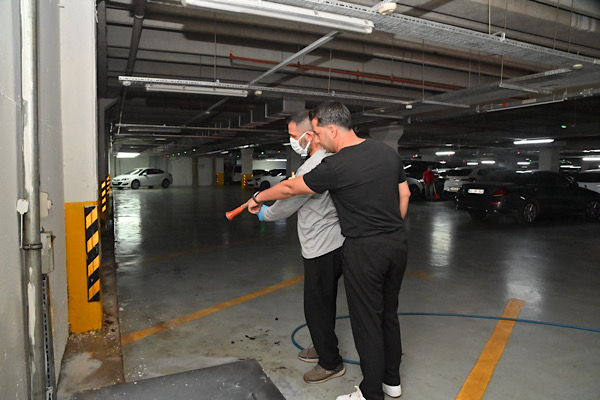 Manisa’da halk sağlığı için kapalı alanlarda ilaçlama çalışması<