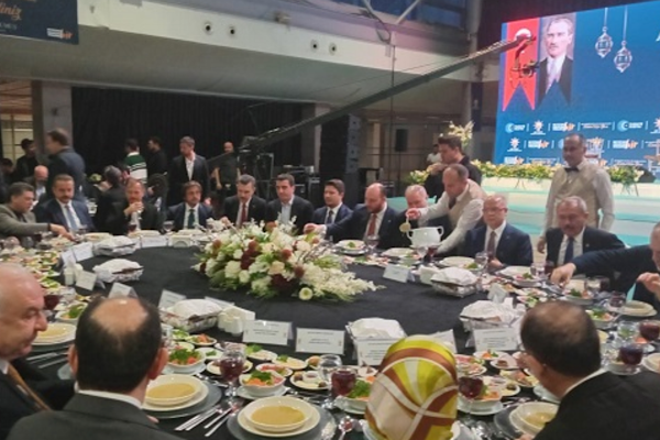 AK Parti Bursa Teşkilatı vefa iftarında buluştu<