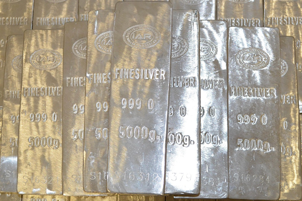 Gümüş Fed faiz kararı öncesi yeni rekor seviyeye ulaştı<