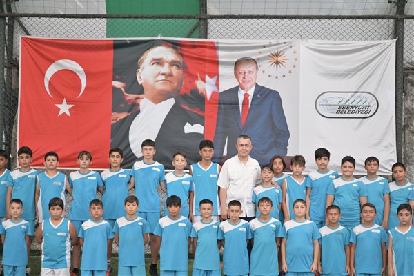 Esenyurt Belediye Başkan Vekili Aksoy’dan yaz spor okullarına ziyaret<