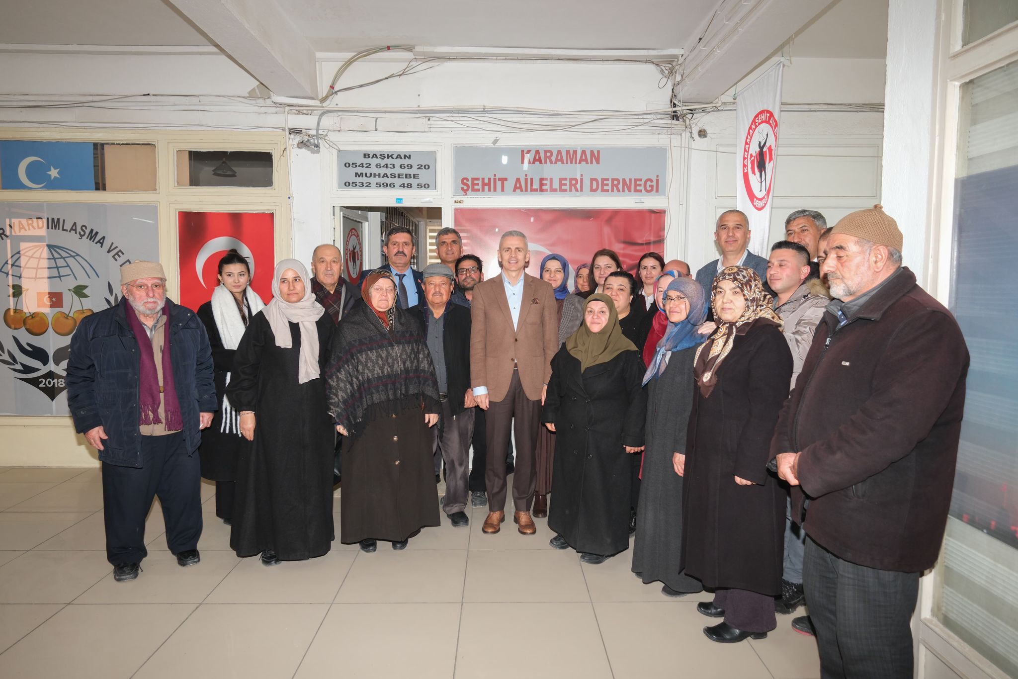 Vali Çiçekli, Karaman Şehit Ailelerine Yardım ve Dayanışma Derneği’ni ziyaret etti