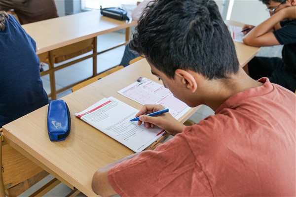 Esenyurt Belediyesi’nden öğrencilere ücretsiz LGS kursu<