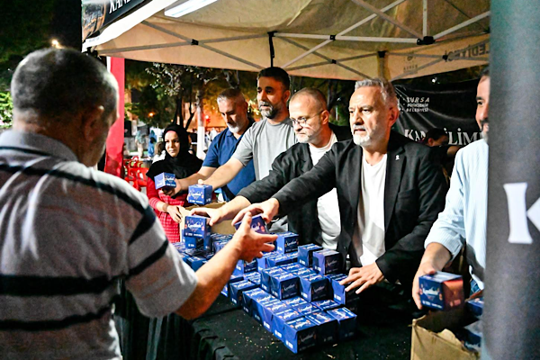 Bursa’da Mevlid Kandili’nde 30 camide kandil simidi ikram edildi<
