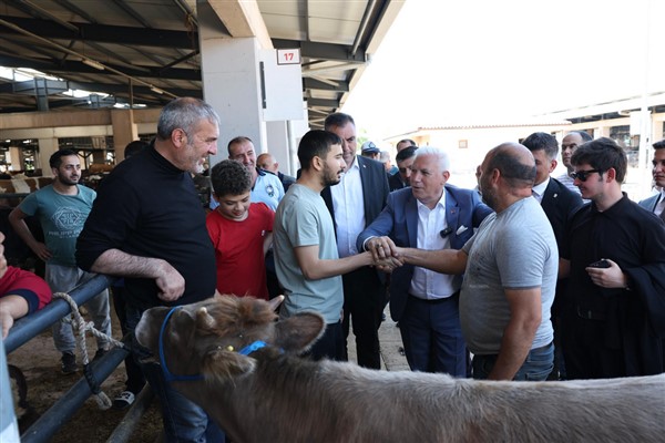 Başkan Bozbey’den Kurban Pazarı’na ziyaret 