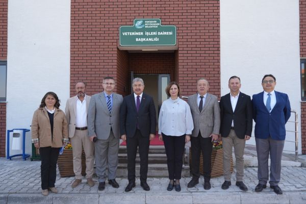 Vali Yılmaz ve Başkan Ünlüce’den hayvan bakımevi ziyareti<