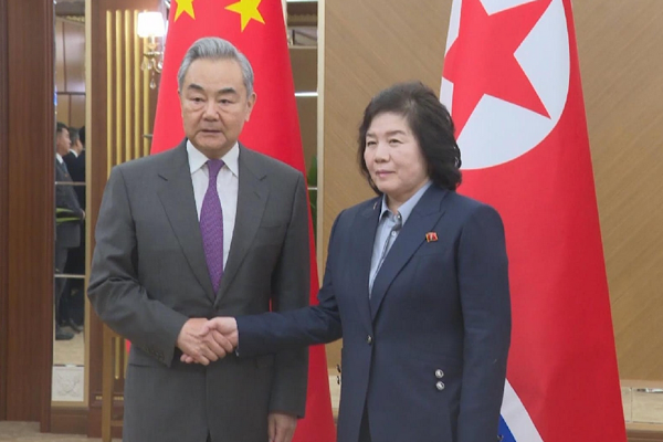 Çin Dışişleri Bakanı Wang, Kuzey Koreli mevkidaşı Choe ile görüştü<