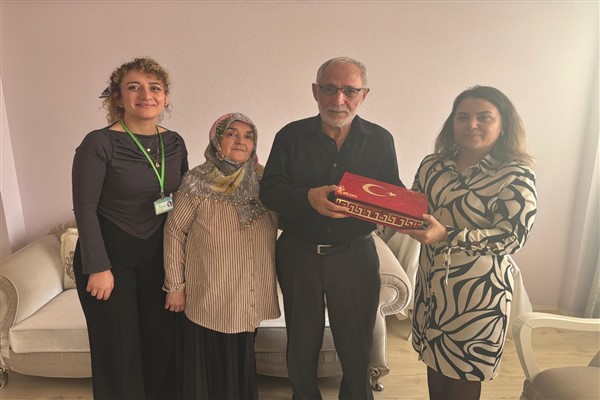 İzmit Belediyesi'nden Derince’de Kıbrıs Gazilerine ziyaret