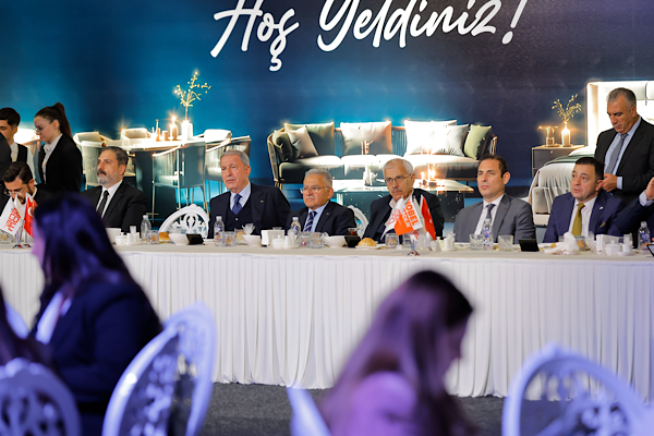 Kayseri’de ANAMOB 2026 kapsamında başarılı mobilya firmalarına ödül verildi<