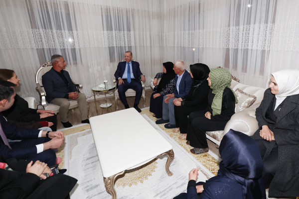 Cumhurbaşkanı Erdoğan, Adıyaman'da Kizir ailesini ziyaret etti<