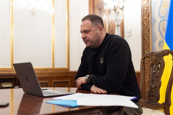 Yermak, Vatikan Devlet Sekreteri Parolin ile görüştü <