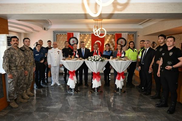 Kocaeli Valisi Aktaş’tan Emniyet Müdürlüğüne bayram ziyareti<