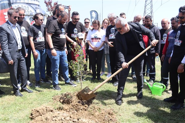 İzmit'te Prof. Dr. Ümit Özdağ Hatıra Ormanı açıldı