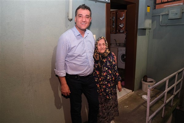 Başkan Köse, Kale Mahallesi’nde yaşayan Ayşe teyzeyi ziyaret etti<