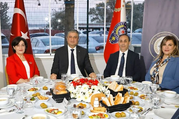 Vali Yavuz, şehit aileleri ve gazilerle iftar sofrasında buluştu<