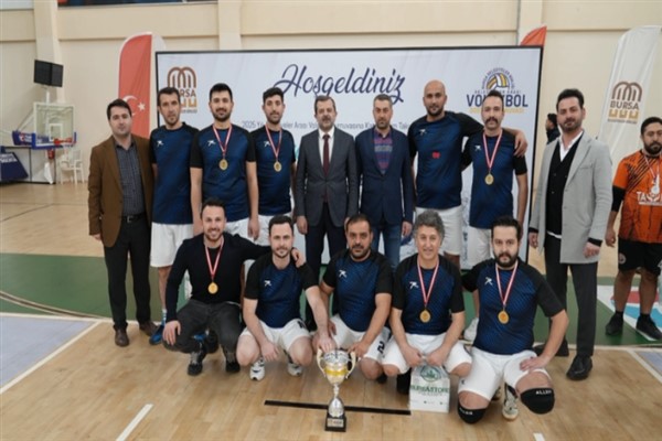 Gürsu Belediyesi, Bursa Belediyeler Birliği'nin düzenlediği voleybol turnuvasının galibi<