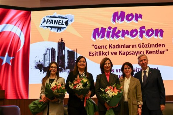 Köksal, Mor Mikrofon Panelinde gençlere seslendi