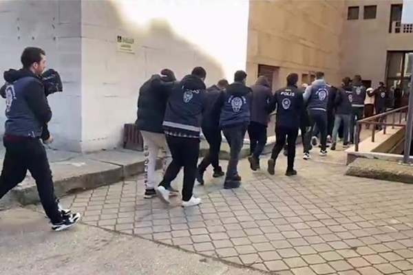 Bursa’da yasa dışı bahis operasyonunda 10 kişi gözaltına alındı