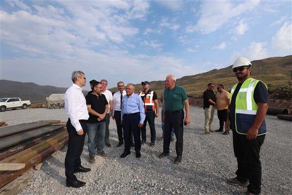 Başkan Büyükkılıç, Erciyes’te sıcak su sondaj çalışmalarını yerinde takip etti<