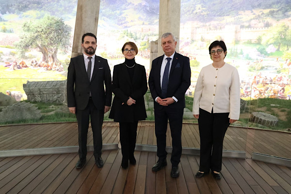 Bakan Bolkvadze, Panorama 1326 Fetih Müzesi’ni ziyaret etti