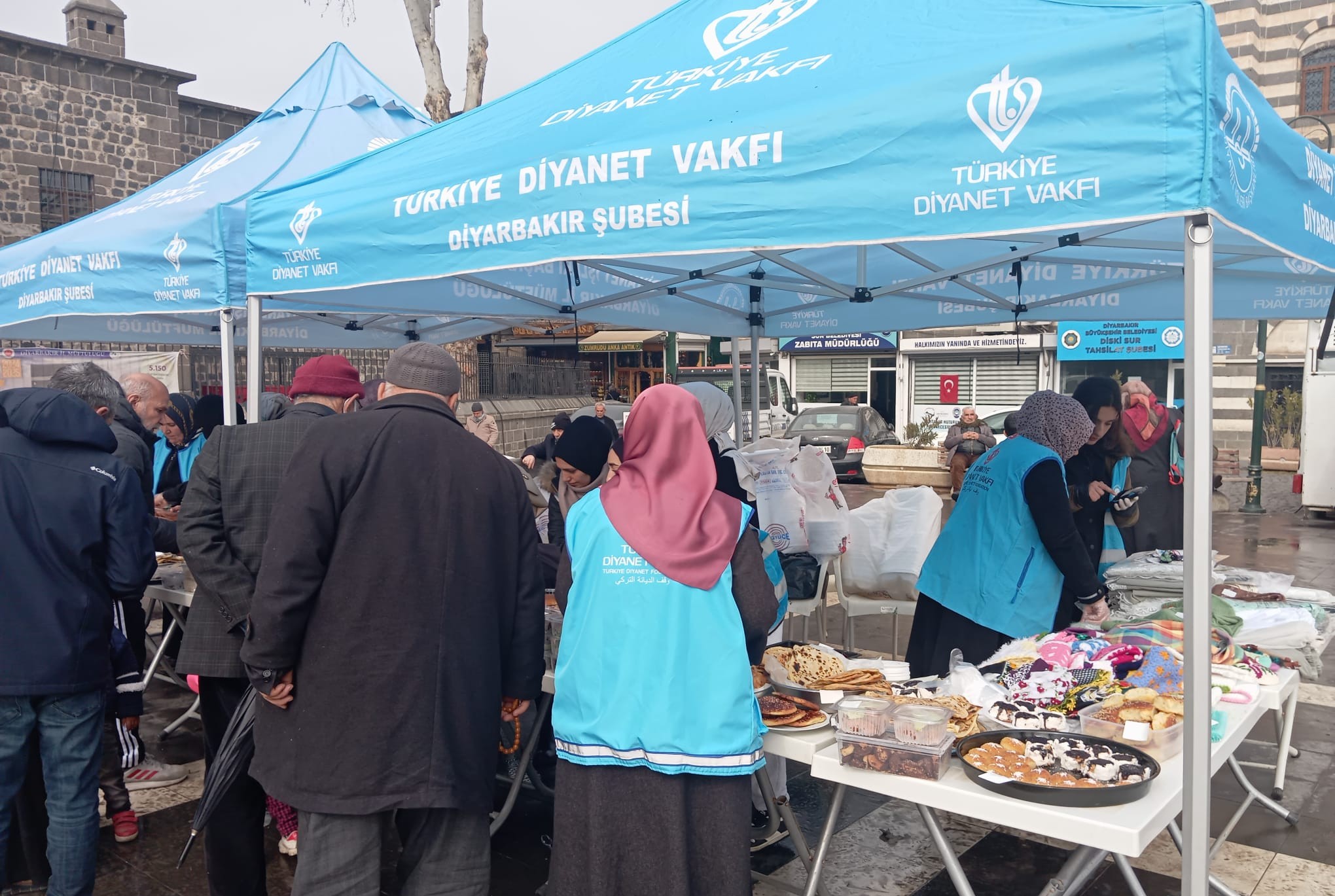 Diyarbakır Müftülüğü yıkılan Kur'an kursları için kermes düzenledi