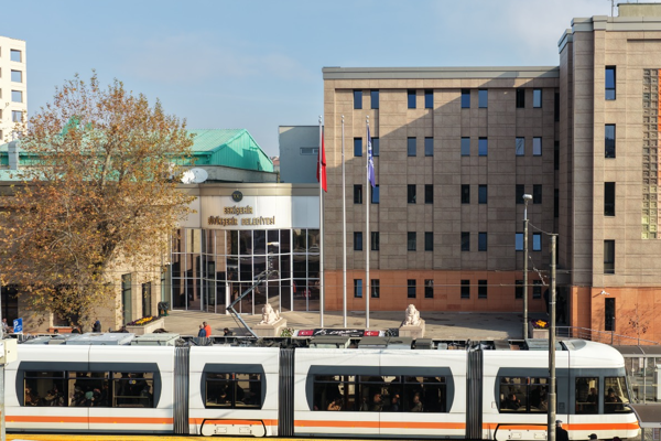 Eskişehir Büyükşehir Belediyesi bütçe fazlası verdi<