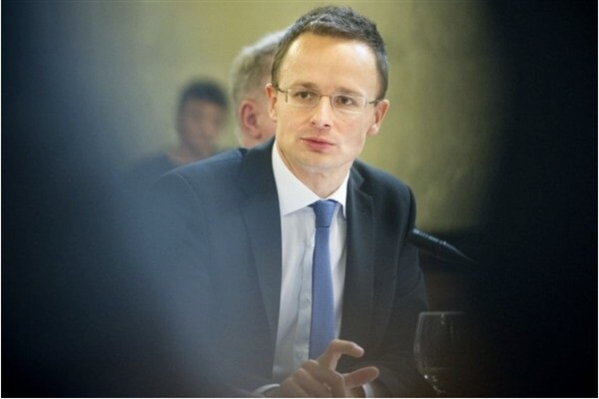 Szijjártó: Mısır’ın barış çabaları gerçek bir umut yarattı<
