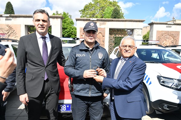 Başkan Büyükkılıç, Vali Çiçek ile emniyet'e alınan araçların teslim törenine katıldı