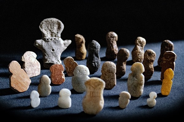 Tavşanlı Höyük'te mermer, kemik ve pişmiş topraktan yapılmış idoller ortaya çıkarıldı