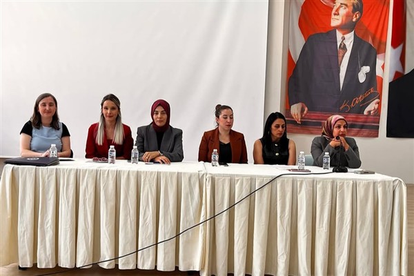 Ardahan Üniversitesi’nde “Kadın, Aile ve Akademi” paneli düzenlendi<