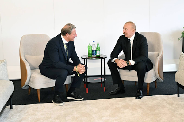 Aliyev, Uluslararası Kayak ve Snowboard Federasyonu Başkanı Oschpelt ile görüştü<
