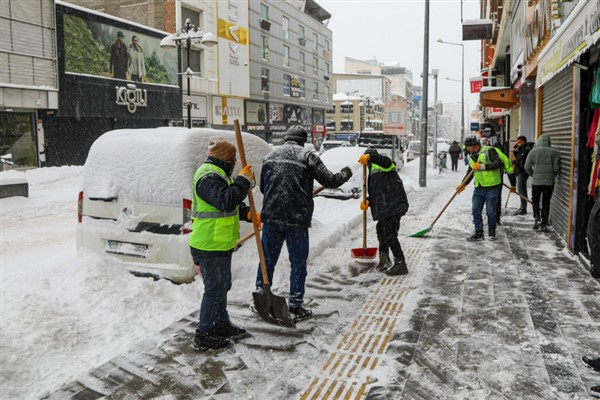 Van'da karla mücadele çalışmaları süürüyor