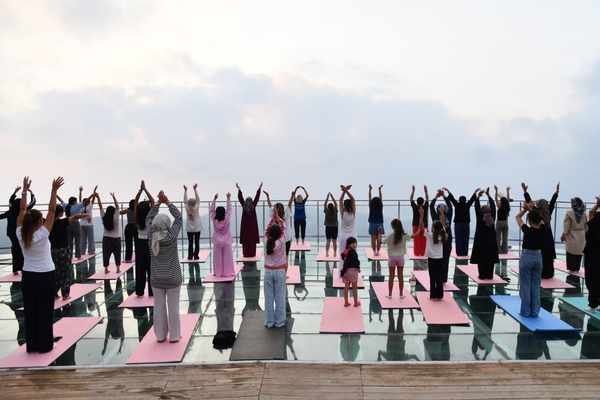 Zorkun Yaylası’nda gün batımımına karşı yoga buluşması<