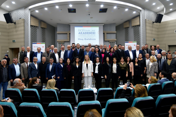 Bornova’da Muhtarlar Akademisi başladı<