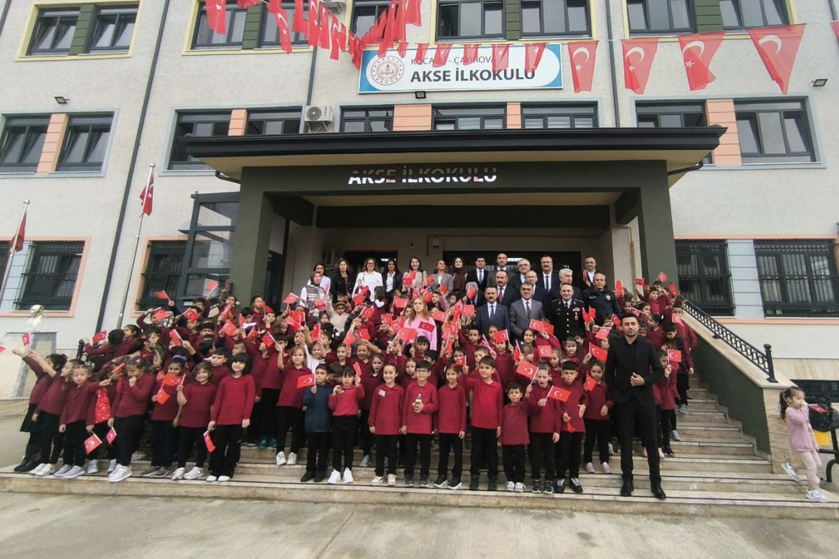 Vali Aktaş Çayırova’da ziyaret ve denetimler yaptı