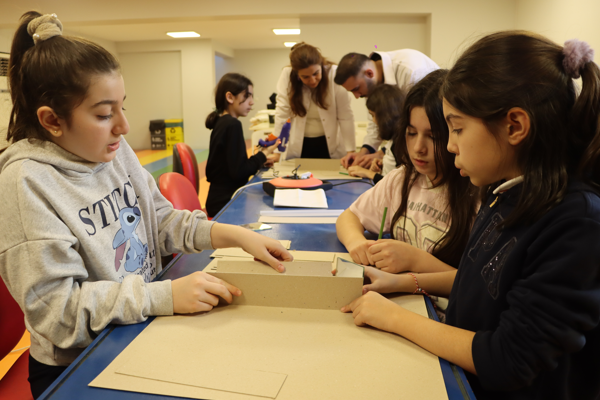 Maltepeli çocuklar, STEM atölyesinde buluştu<