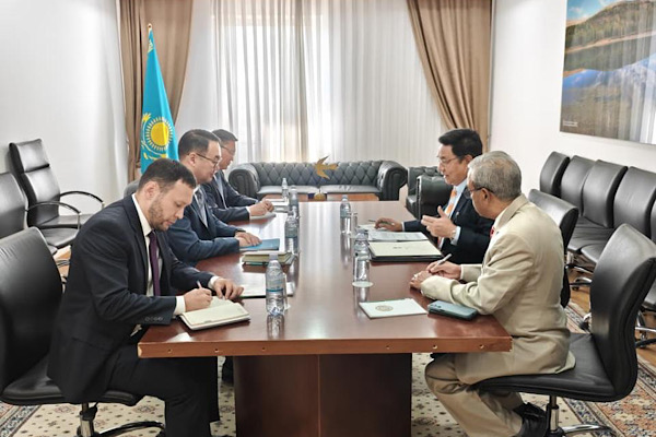 Aşikbayev ve Thangal BRICS ve ikili ilişkileri ele aldı<