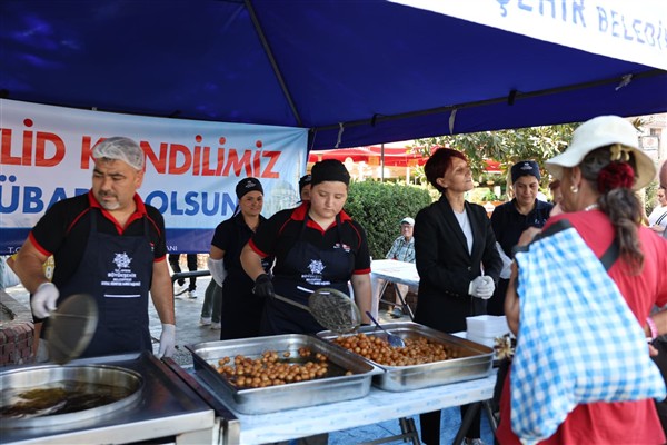 Aydın’da Mevlid Kandili dolayısıyla lokma dağıtıldı<