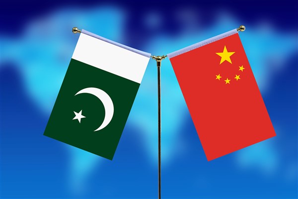Pakistan Başbakanı Şerif Çin ziyaretine başladı<