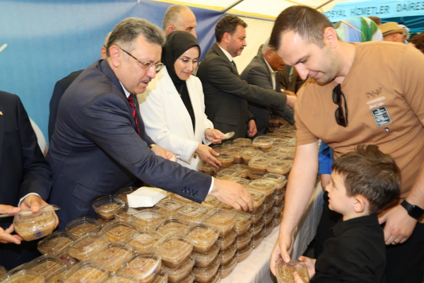 Trabzon'da 3 bin kişiye aşure ikram edildi<