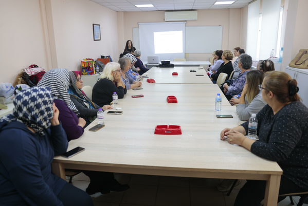Konaklı aileler madde bağımlılığına karşı bilinçlendiriliyor<