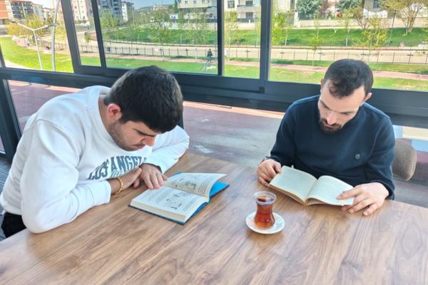 Batman’da özel gereksinimli bireyler kitap ve kahve etkinliğinde buluştu