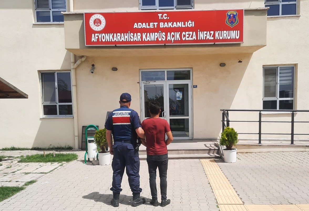 Afyonkarahisar İl Jandarma Komutanlığı tarafından aranan şahıslar yakalandı<