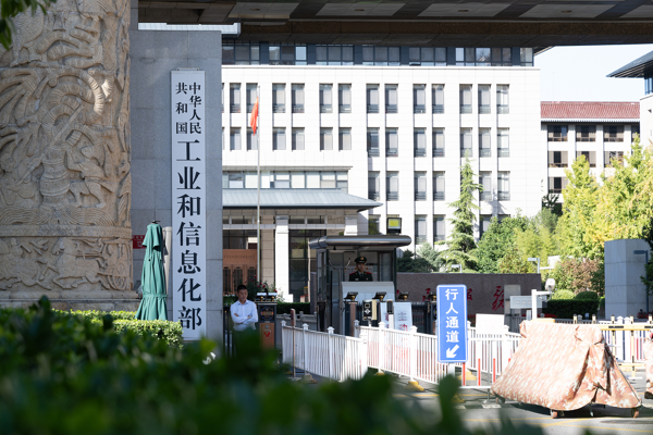 Çin, Seviye 3 otonom sürüş için ilk izinleri verdi<